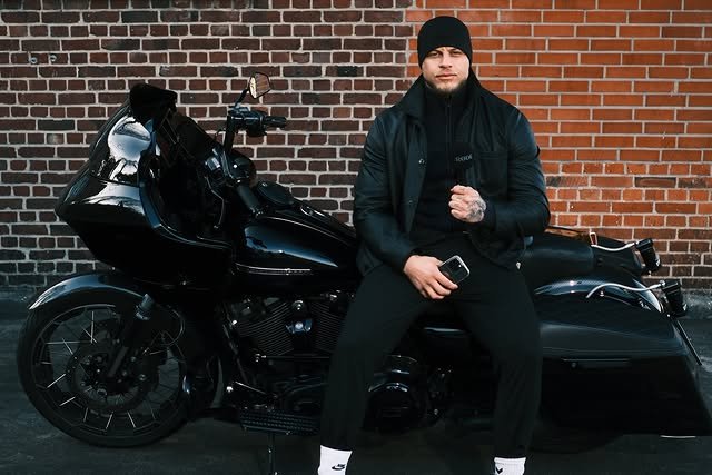 Hannes Brune auf seinem Motorrad